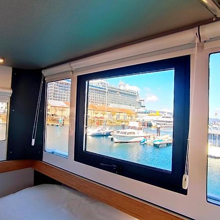 Casa Flotante En El Puerto De Vigo - Different Charter Hotel Ngoại thất bức ảnh