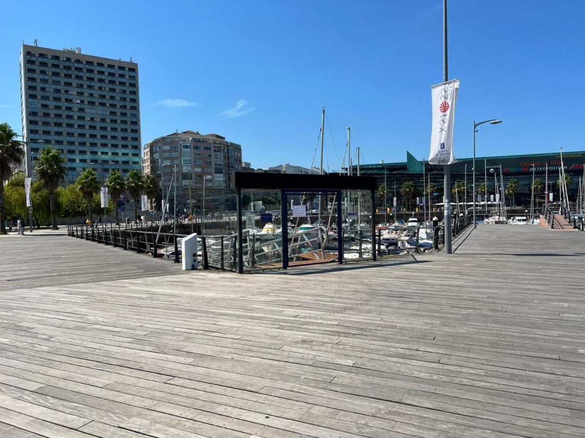 Casa Flotante En El Puerto De Vigo - Different Charter Hotel Ngoại thất bức ảnh