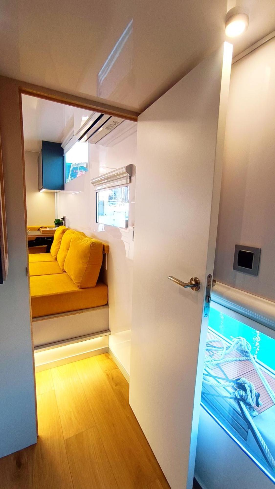 Casa Flotante En El Puerto De Vigo - Different Charter Hotel Ngoại thất bức ảnh
