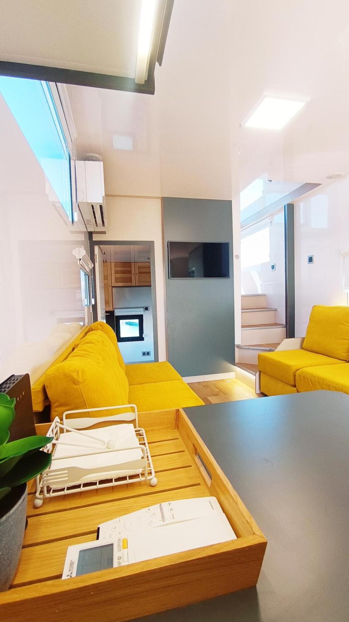 Casa Flotante En El Puerto De Vigo - Different Charter Hotel Ngoại thất bức ảnh