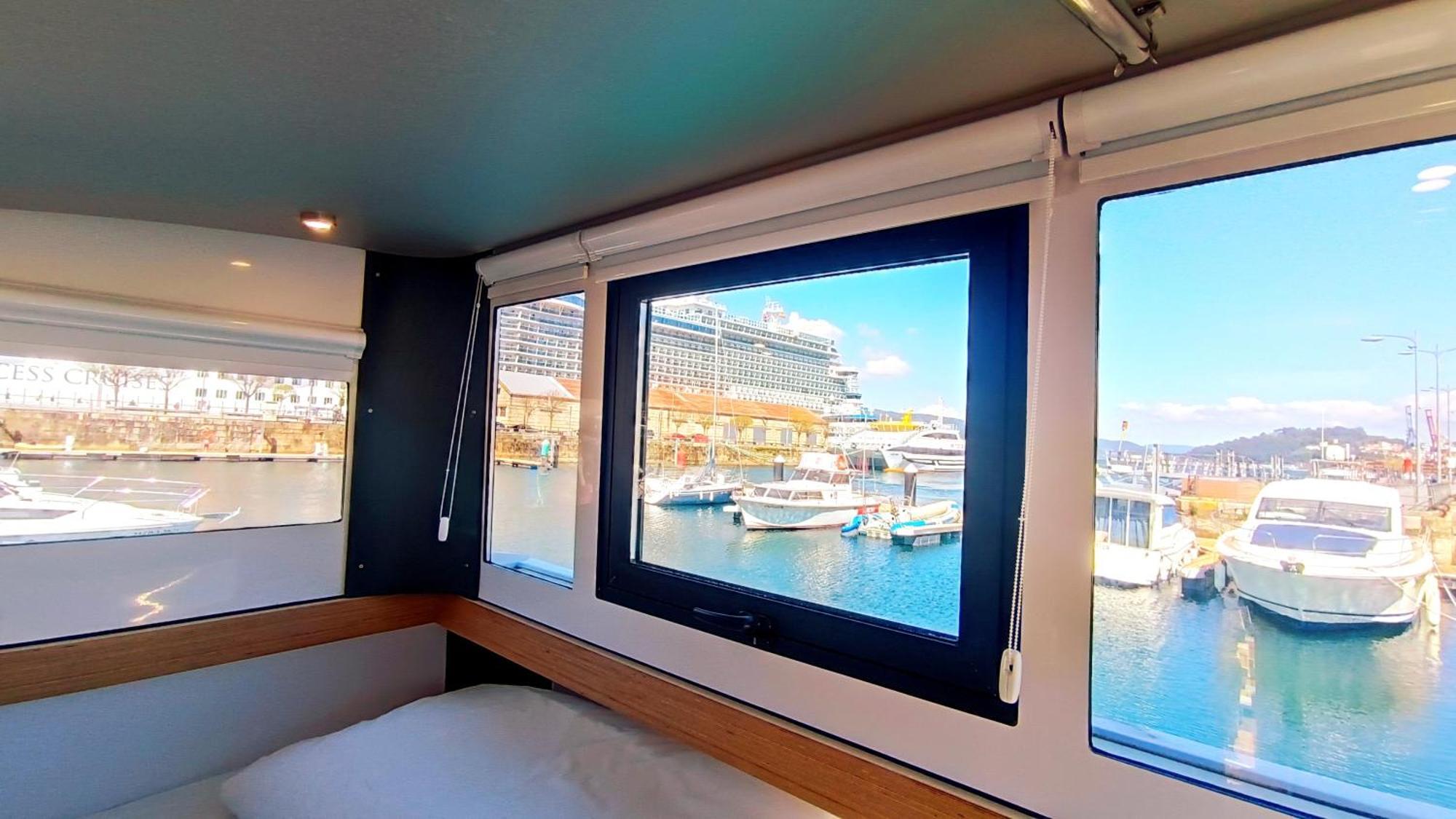 Casa Flotante En El Puerto De Vigo - Different Charter Hotel Ngoại thất bức ảnh